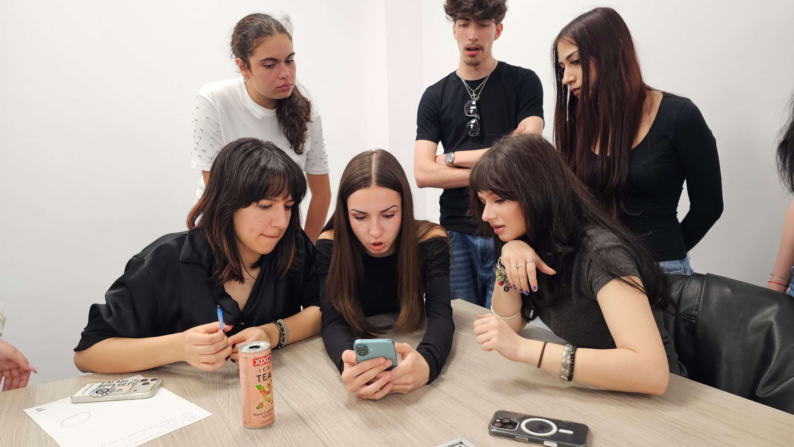 dependenta de telefon la adolescenti